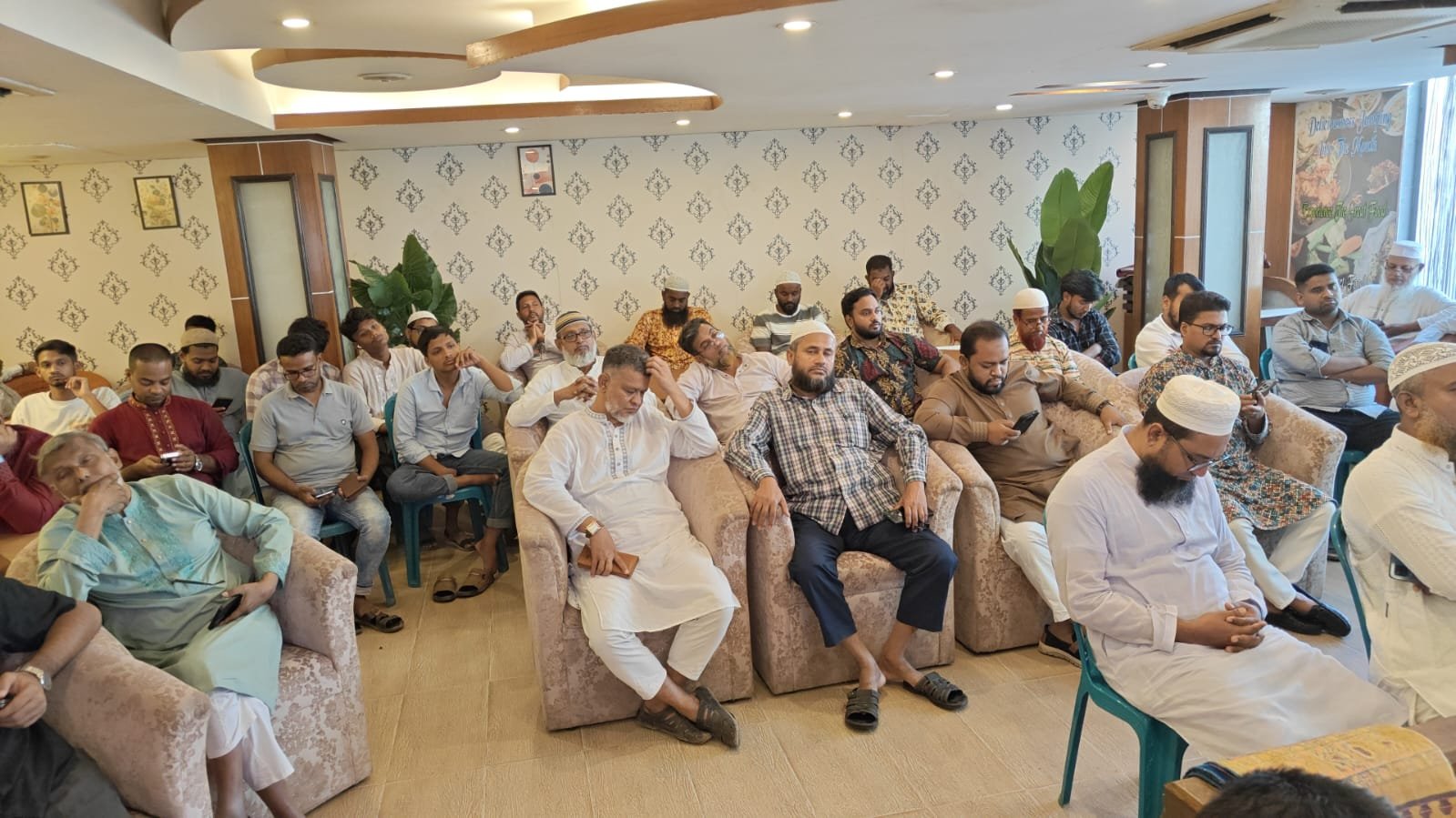 গণ ভোটের রায় বাস্তবায়নের দাবিতে ১১ দলীয় ঐক্য নারায়গঞ্জ মহানগরী কর্তৃক আয়োজিত সেমিনার ও জুলাই গণ অভ্যূথানে আহত সাংবাদিকদের সম্মাননা স্মারক প্রদান